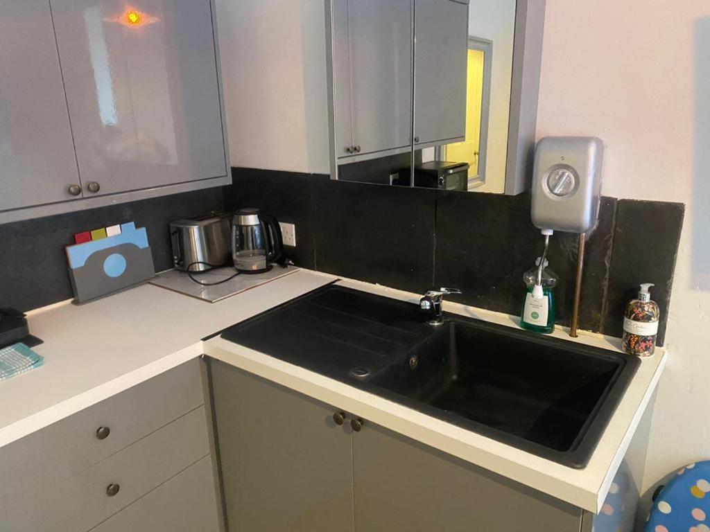 דירות ברייטון 4 Quiet Compact Studio With Garden View - Best Location - Comfortable - Quiet מראה חיצוני תמונה
